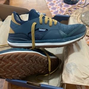 Lems Womens Mesa Minimal Barefoot shoe 8.5 costal color way